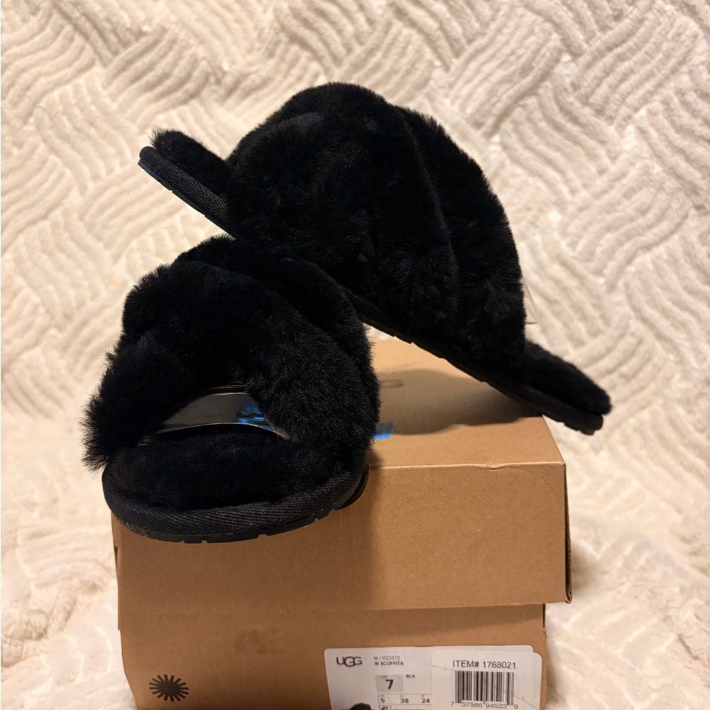 NEW.  UGG  Black Furry Sandals